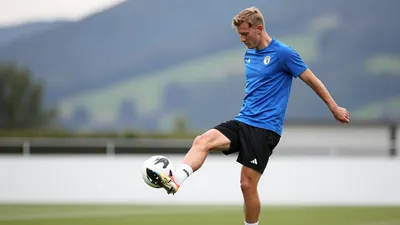 Augsburgs Trainer Baum plant defensiv gegen SC Schwaz