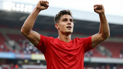 FC Augsburg hat Arijon Ibrahimović vom FC Bayern ausgeliehen und startete die Bundesliga-Saison mit einem 3:0-Sieg gegen...