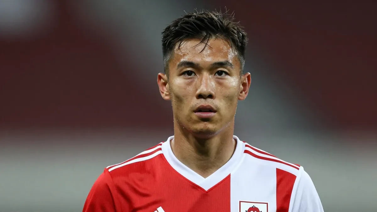 Augsburg hat den 27-jährigen südkoreanischen Außenverteidiger Youngwoo Seol von FK Crvena Zvezda bis 2030 unter Vertrag...