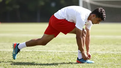 Trainer Manuel Baum bestätigt, dass Anton Kade nach einem Adduktoren-Problem schmerzfrei ist, sein Einsatz am Samstag...