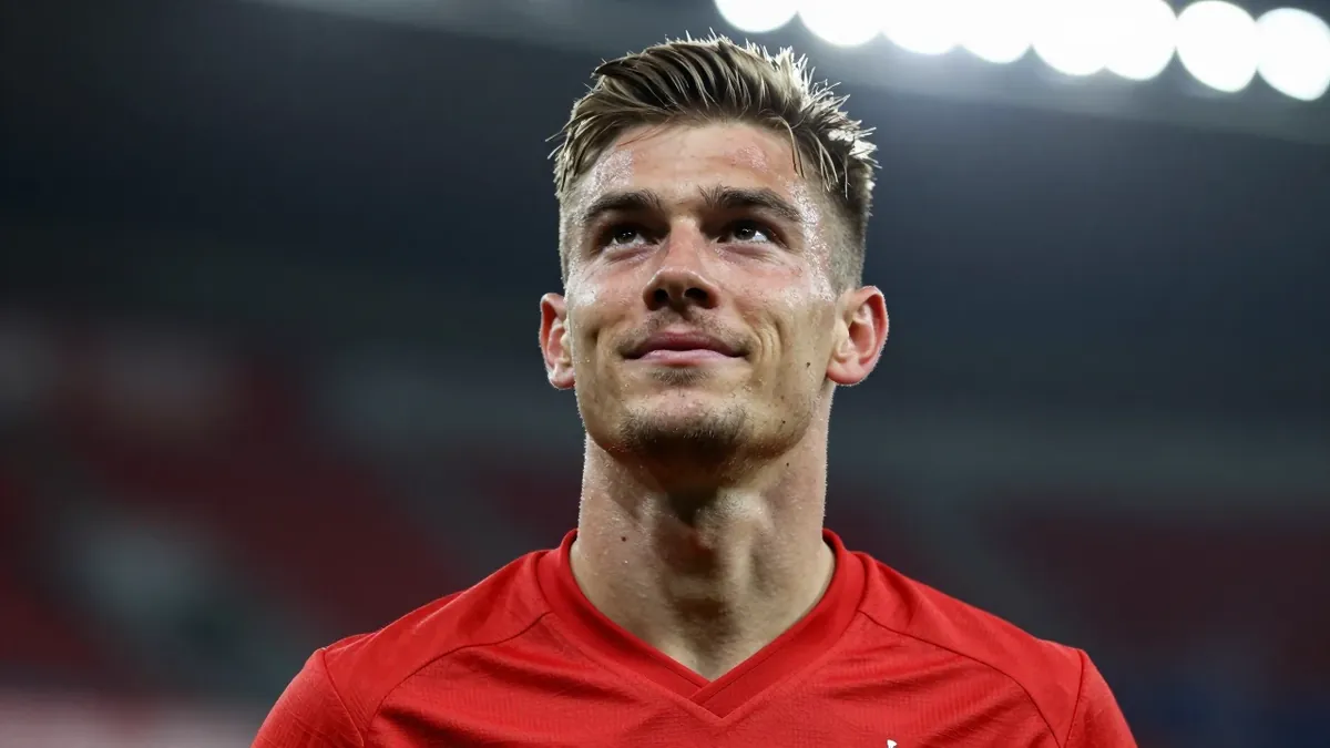 FC Augsburg steht nach einem 4:1-Sieg gegen Eintracht Frankfurt erstmals in der Vereinsgeschichte an der Spitze der...